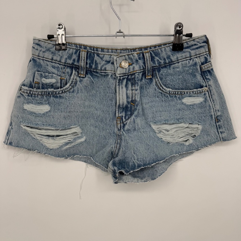 ZARA Distressed Denim Cutoff Shorts‎ Light Wash Ripped Raw Hem Women Size 4